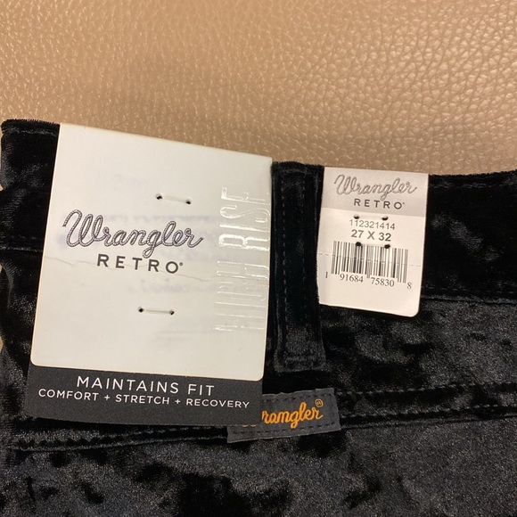 Wrangler Retro High Rise Flare - Black- 27x32 - Picture 4 of 9